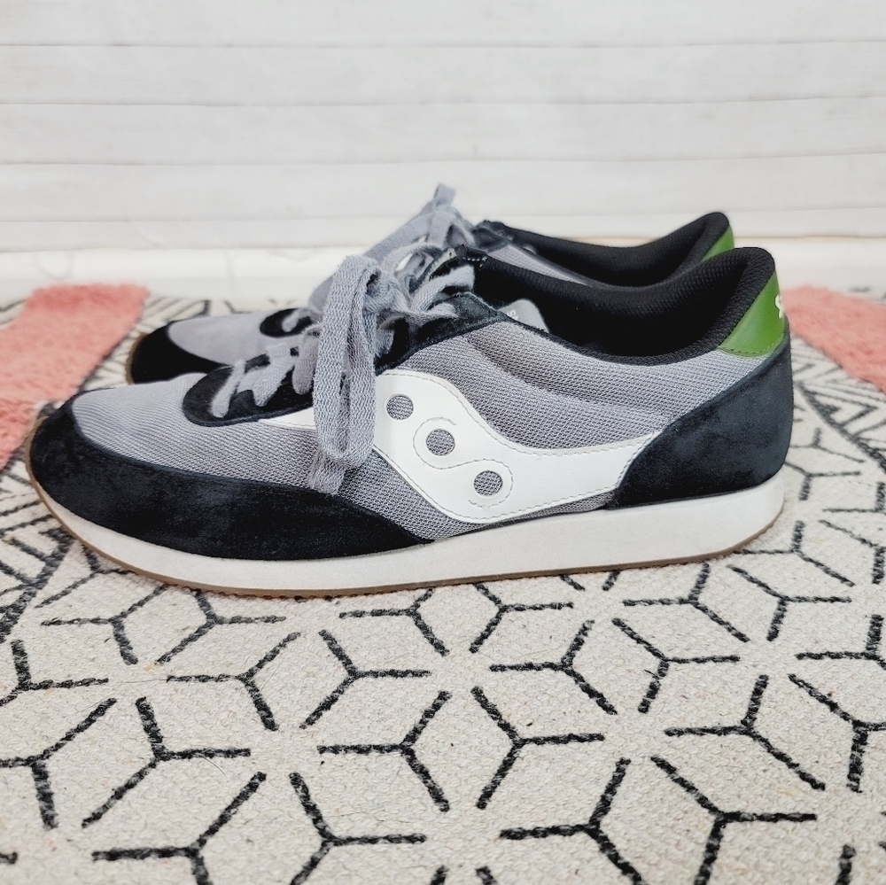 Saucony Hornet Sneaker in Black & Gray, sz 8.5